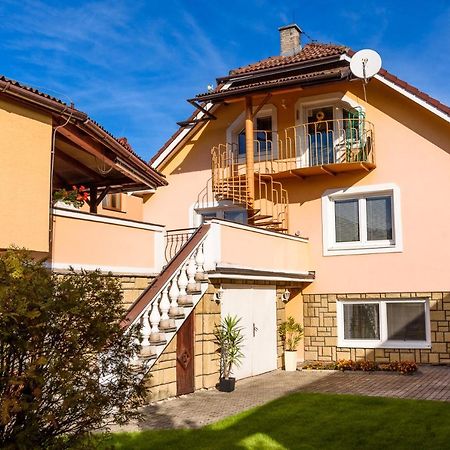 Apartman Elegant Bešeňová Exterior foto