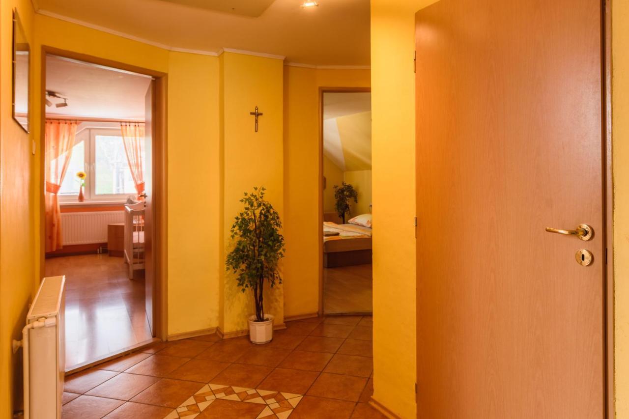 Apartman Elegant Bešeňová Exterior foto
